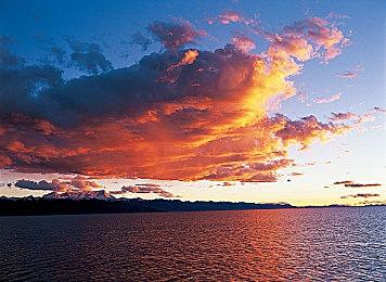 《极限国度》开启免费周末 普拉达合作活动上线